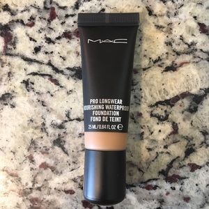 MAC Pro Longwear Waterproof Foundation NC46